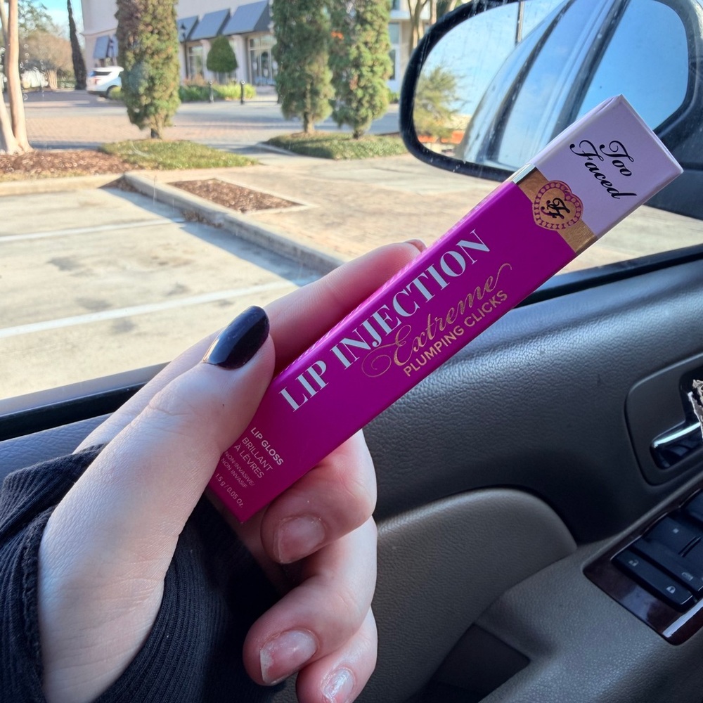 Too Faced Lip Injection Extreme in Bold Pink